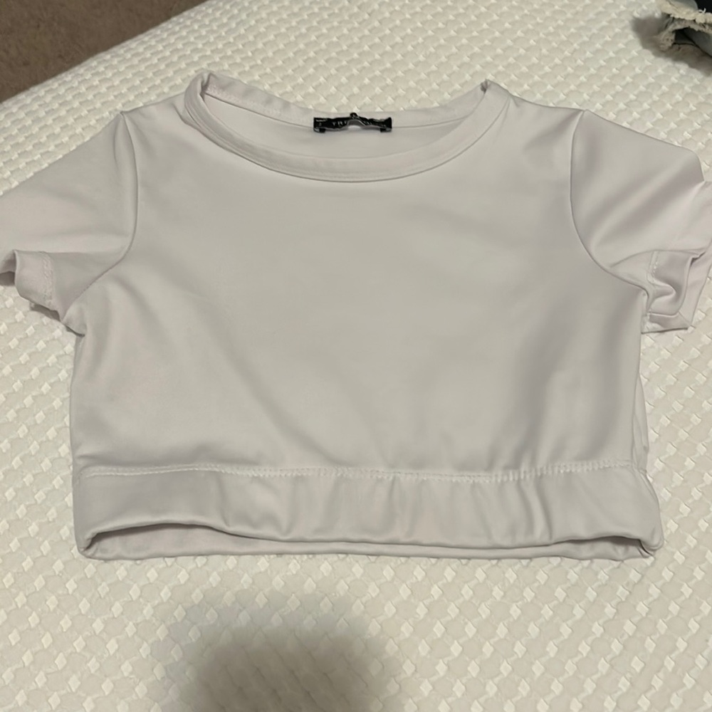 white crop top - Picture 1 of 3